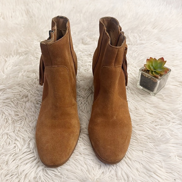 TAHARI Josie Tan Suede Tassel Heel Ankle Fall bootie women size 6.5 - Picture 4 of 7